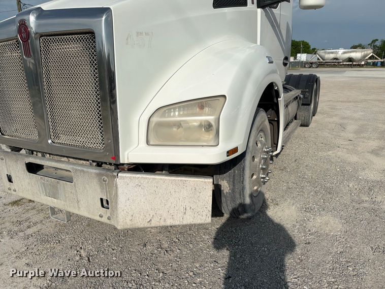 image for item FC3044 2016 Kenworth T880 semi truck