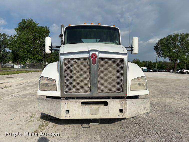 image for item FC3044 2016 Kenworth T880 semi truck