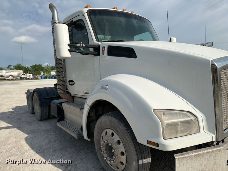 image for item FC3044 2016 Kenworth T880 semi truck