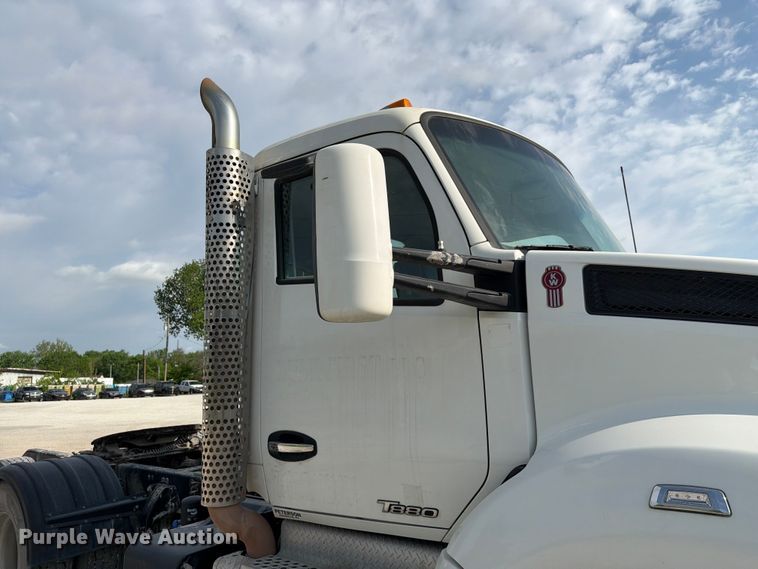 image for item FC3044 2016 Kenworth T880 semi truck