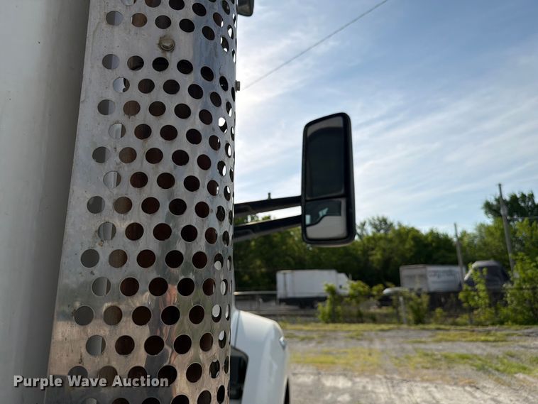 image for item FC3044 2016 Kenworth T880 semi truck