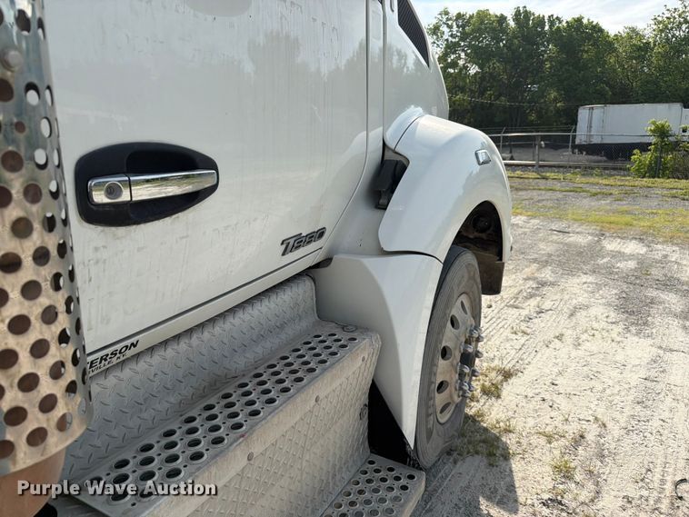 image for item FC3044 2016 Kenworth T880 semi truck