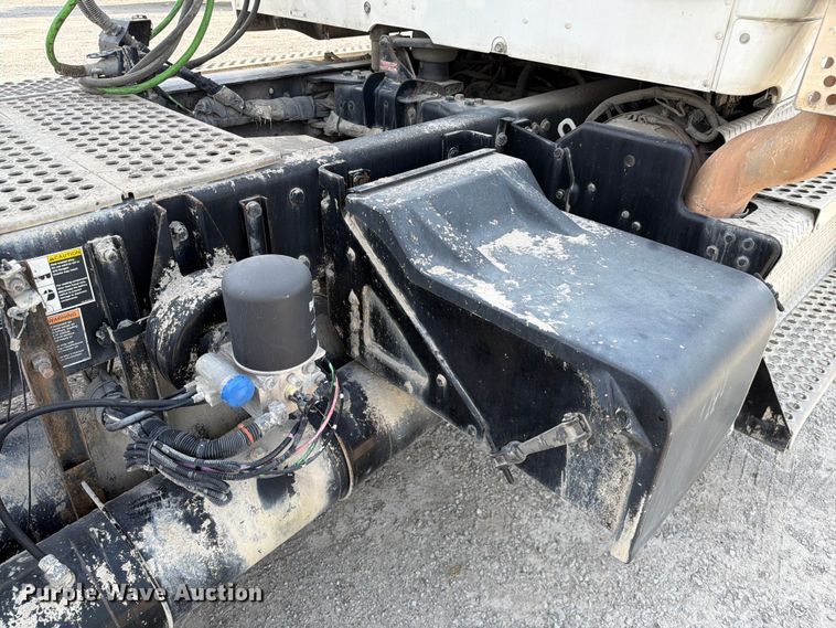 image for item FC3044 2016 Kenworth T880 semi truck