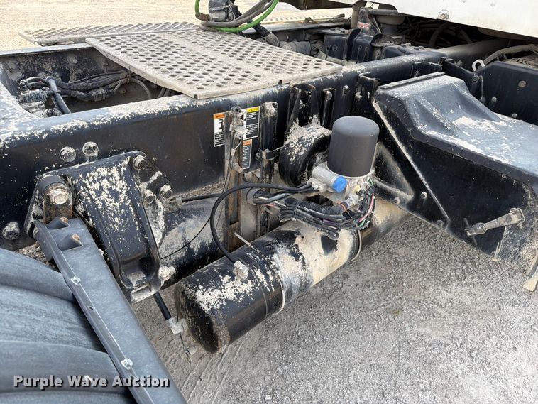 image for item FC3044 2016 Kenworth T880 semi truck