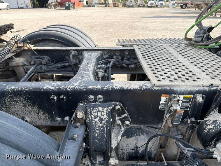 image for item FC3044 2016 Kenworth T880 semi truck