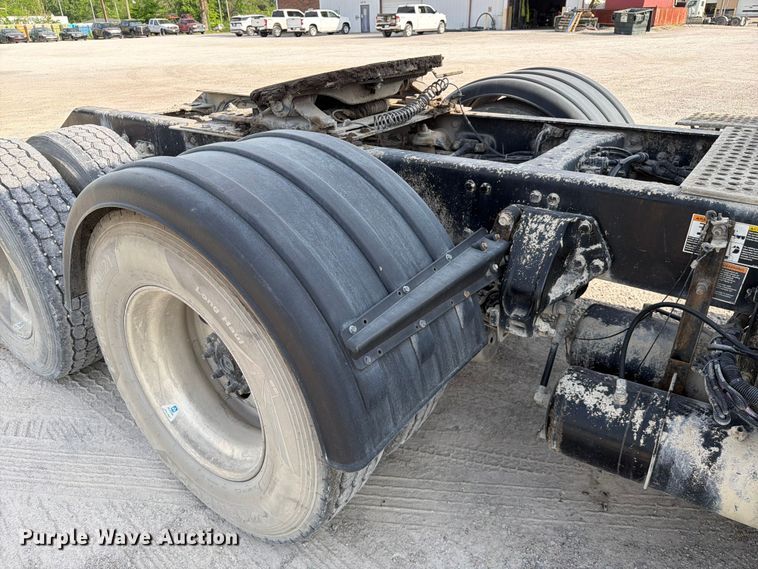 image for item FC3044 2016 Kenworth T880 semi truck