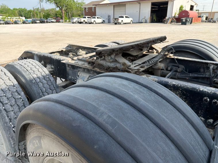 image for item FC3044 2016 Kenworth T880 semi truck