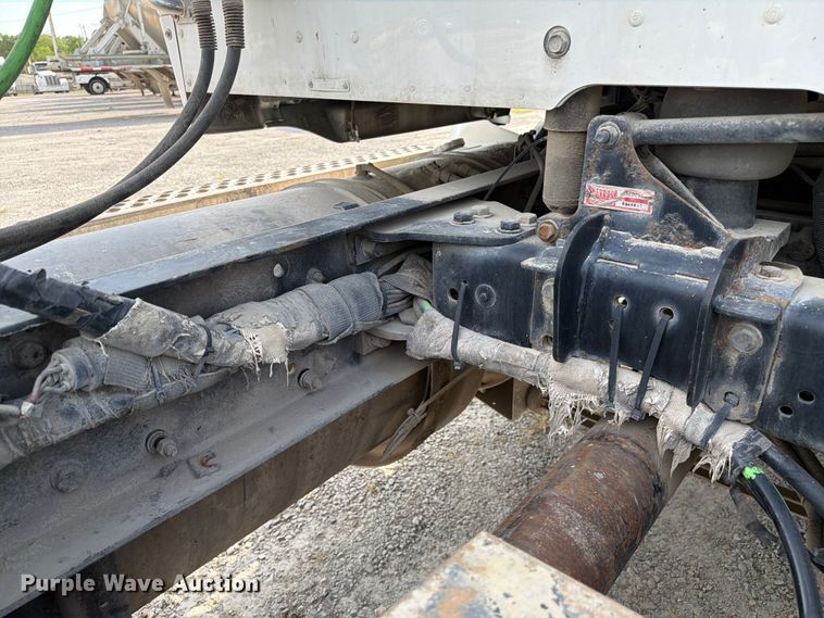 image for item FC3044 2016 Kenworth T880 semi truck