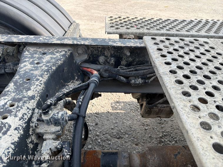 image for item FC3044 2016 Kenworth T880 semi truck