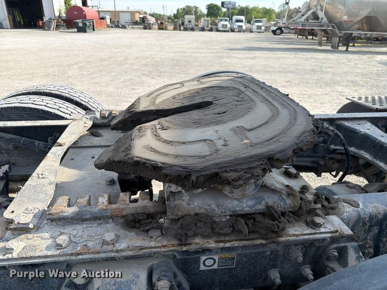 image for item FC3044 2016 Kenworth T880 semi truck