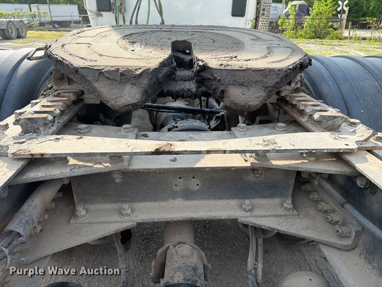 image for item FC3044 2016 Kenworth T880 semi truck