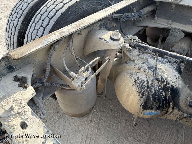 image for item FC3044 2016 Kenworth T880 semi truck