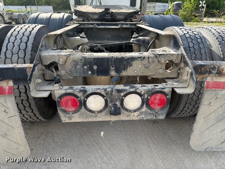 image for item FC3044 2016 Kenworth T880 semi truck