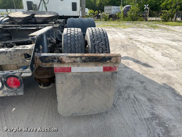 image for item FC3044 2016 Kenworth T880 semi truck