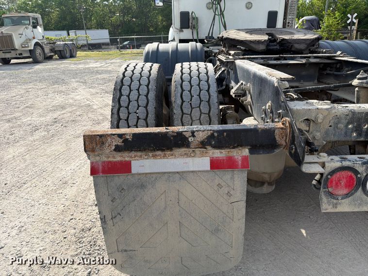 image for item FC3044 2016 Kenworth T880 semi truck