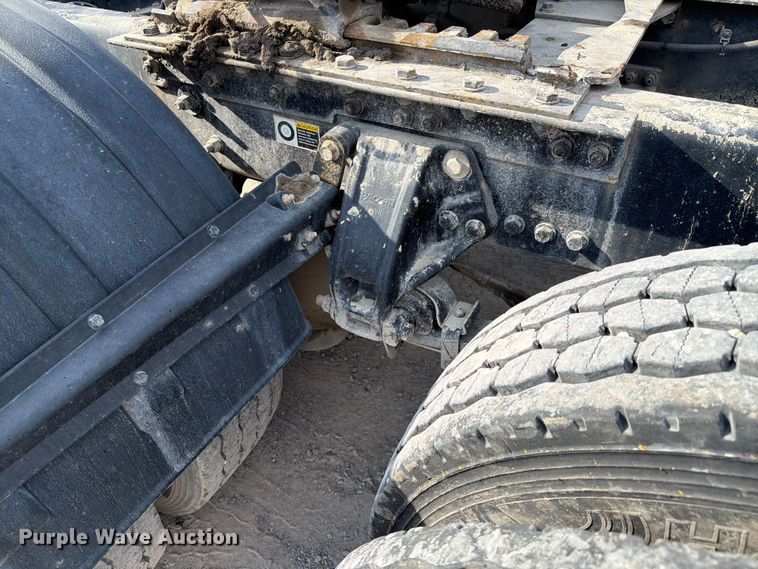 image for item FC3044 2016 Kenworth T880 semi truck