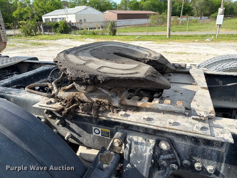 image for item FC3044 2016 Kenworth T880 semi truck