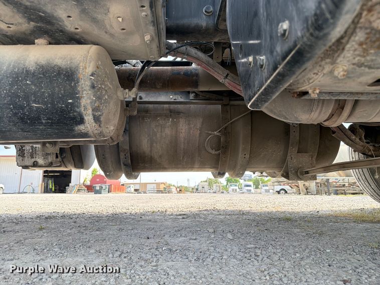 image for item FC3044 2016 Kenworth T880 semi truck