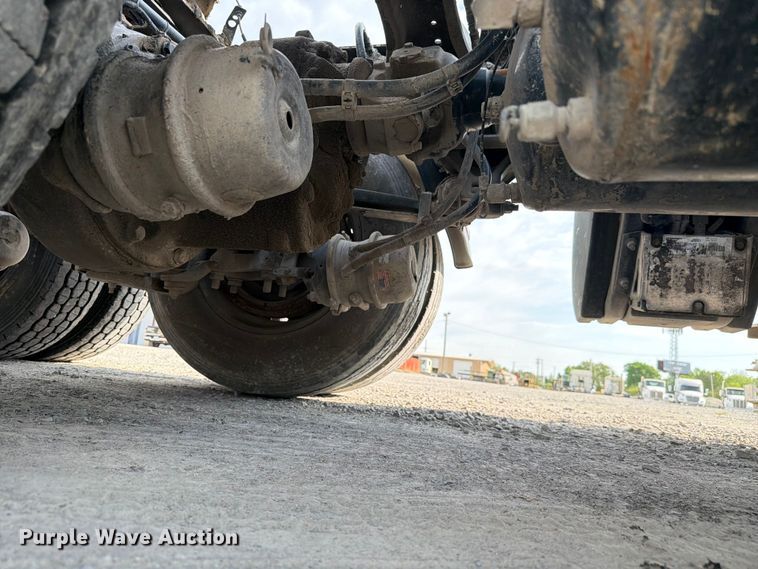 image for item FC3044 2016 Kenworth T880 semi truck