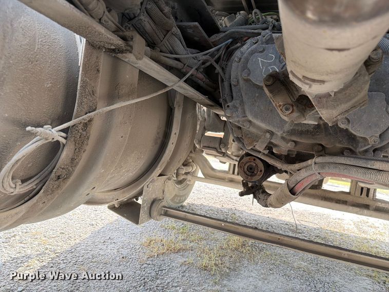 image for item FC3044 2016 Kenworth T880 semi truck