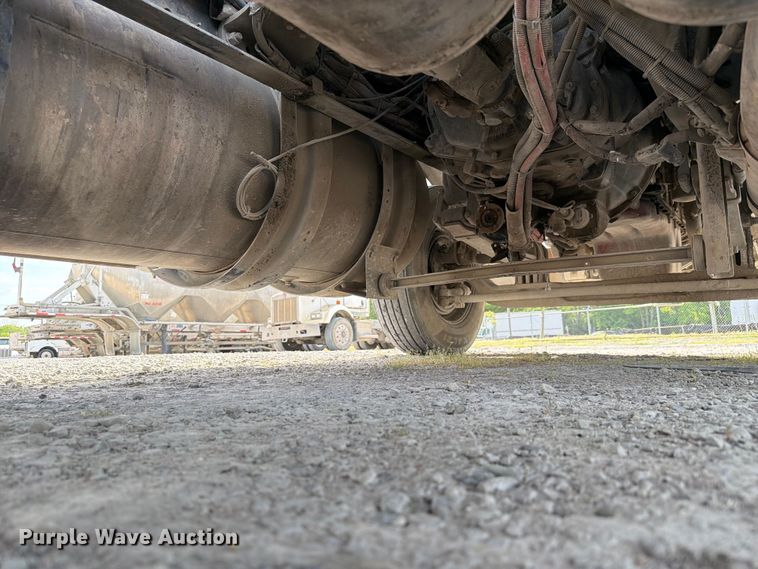 image for item FC3044 2016 Kenworth T880 semi truck