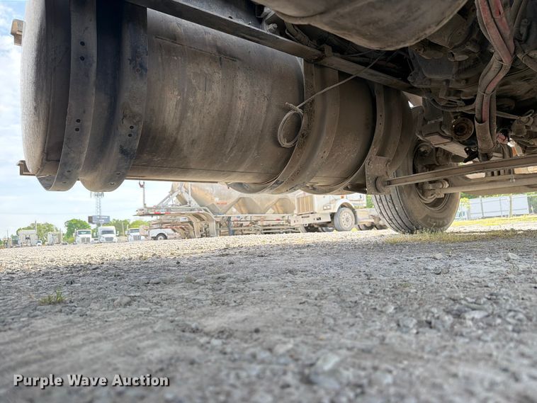 image for item FC3044 2016 Kenworth T880 semi truck