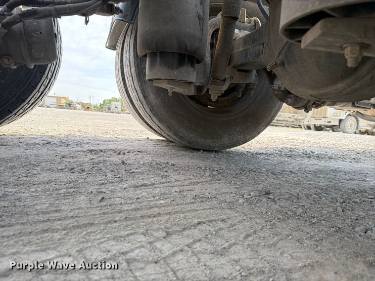 image for item FC3044 2016 Kenworth T880 semi truck