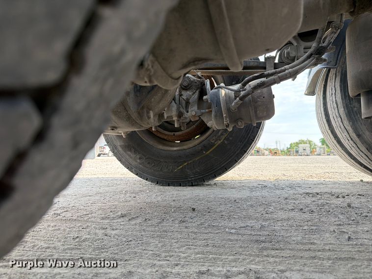 image for item FC3044 2016 Kenworth T880 semi truck