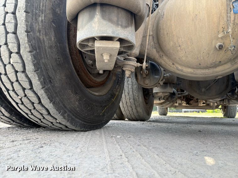 image for item FC3044 2016 Kenworth T880 semi truck