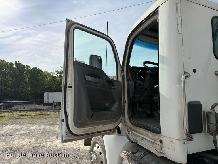 image for item FC3044 2016 Kenworth T880 semi truck