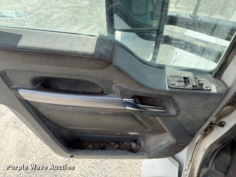 image for item FC3044 2016 Kenworth T880 semi truck