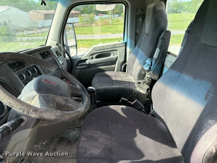 image for item FC3044 2016 Kenworth T880 semi truck