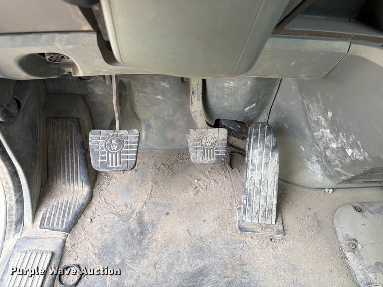 image for item FC3044 2016 Kenworth T880 semi truck