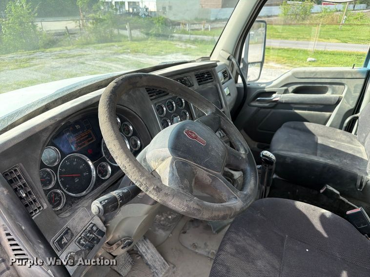 image for item FC3044 2016 Kenworth T880 semi truck