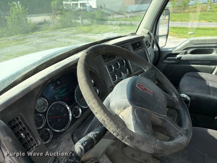 image for item FC3044 2016 Kenworth T880 semi truck