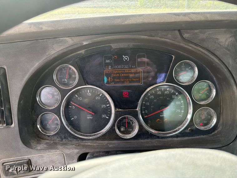 image for item FC3044 2016 Kenworth T880 semi truck