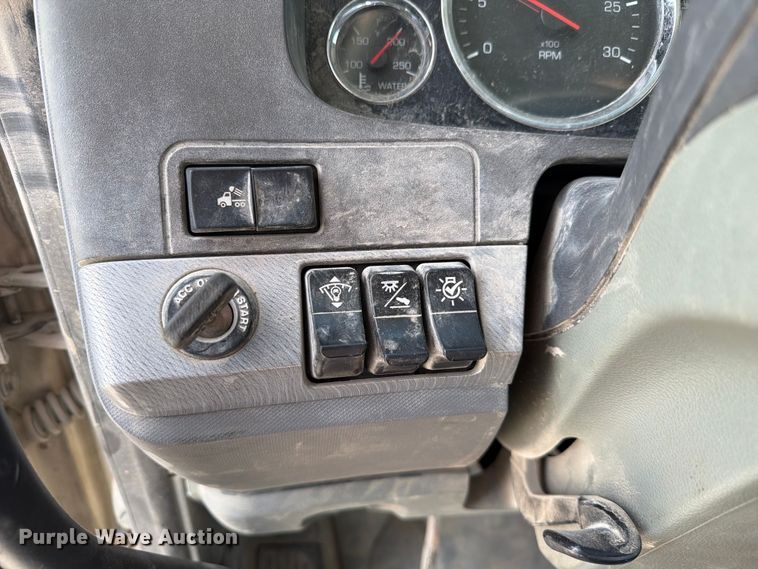 image for item FC3044 2016 Kenworth T880 semi truck