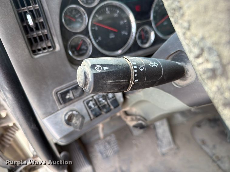 image for item FC3044 2016 Kenworth T880 semi truck