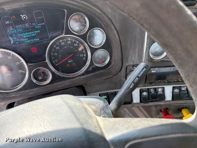 image for item FC3044 2016 Kenworth T880 semi truck