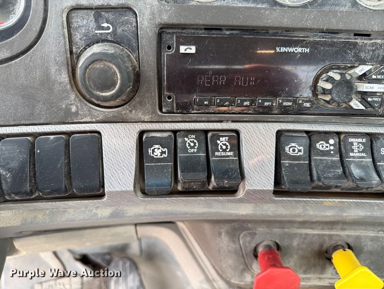 image for item FC3044 2016 Kenworth T880 semi truck