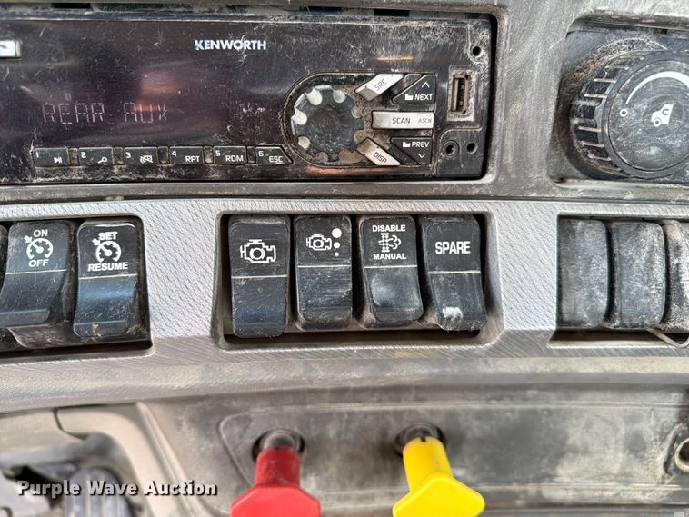 image for item FC3044 2016 Kenworth T880 semi truck