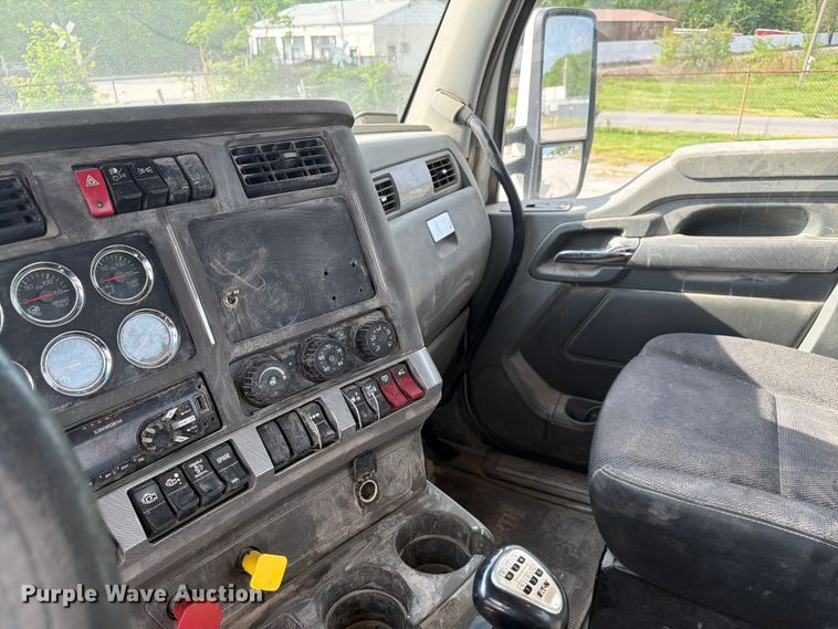 image for item FC3044 2016 Kenworth T880 semi truck