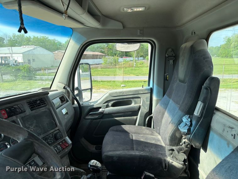 image for item FC3044 2016 Kenworth T880 semi truck