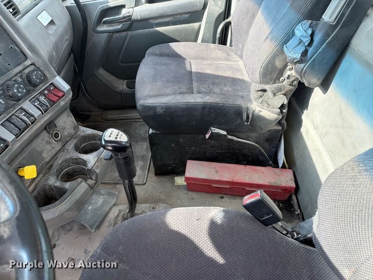 image for item FC3044 2016 Kenworth T880 semi truck