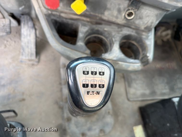 image for item FC3044 2016 Kenworth T880 semi truck