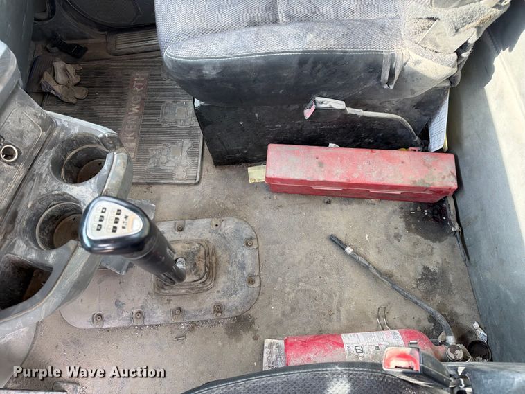 image for item FC3044 2016 Kenworth T880 semi truck