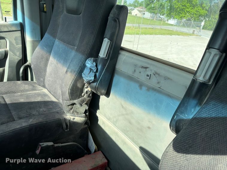 image for item FC3044 2016 Kenworth T880 semi truck