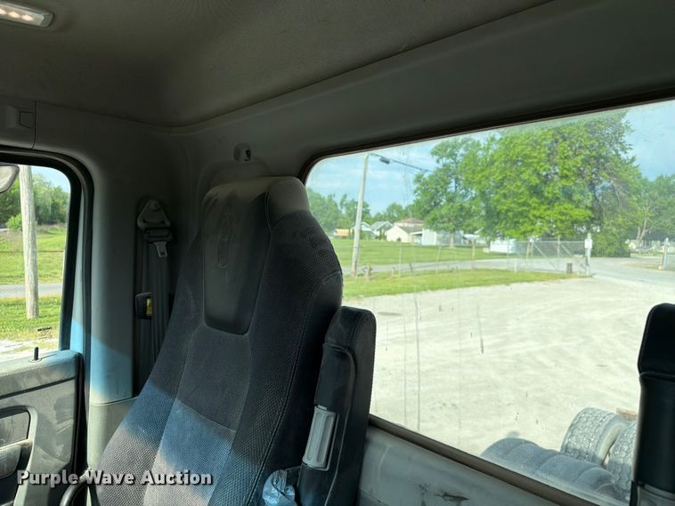 image for item FC3044 2016 Kenworth T880 semi truck