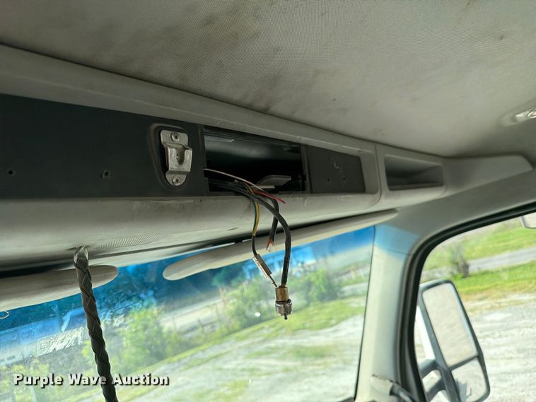 image for item FC3044 2016 Kenworth T880 semi truck