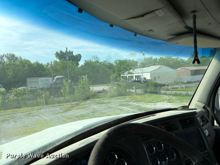 image for item FC3044 2016 Kenworth T880 semi truck